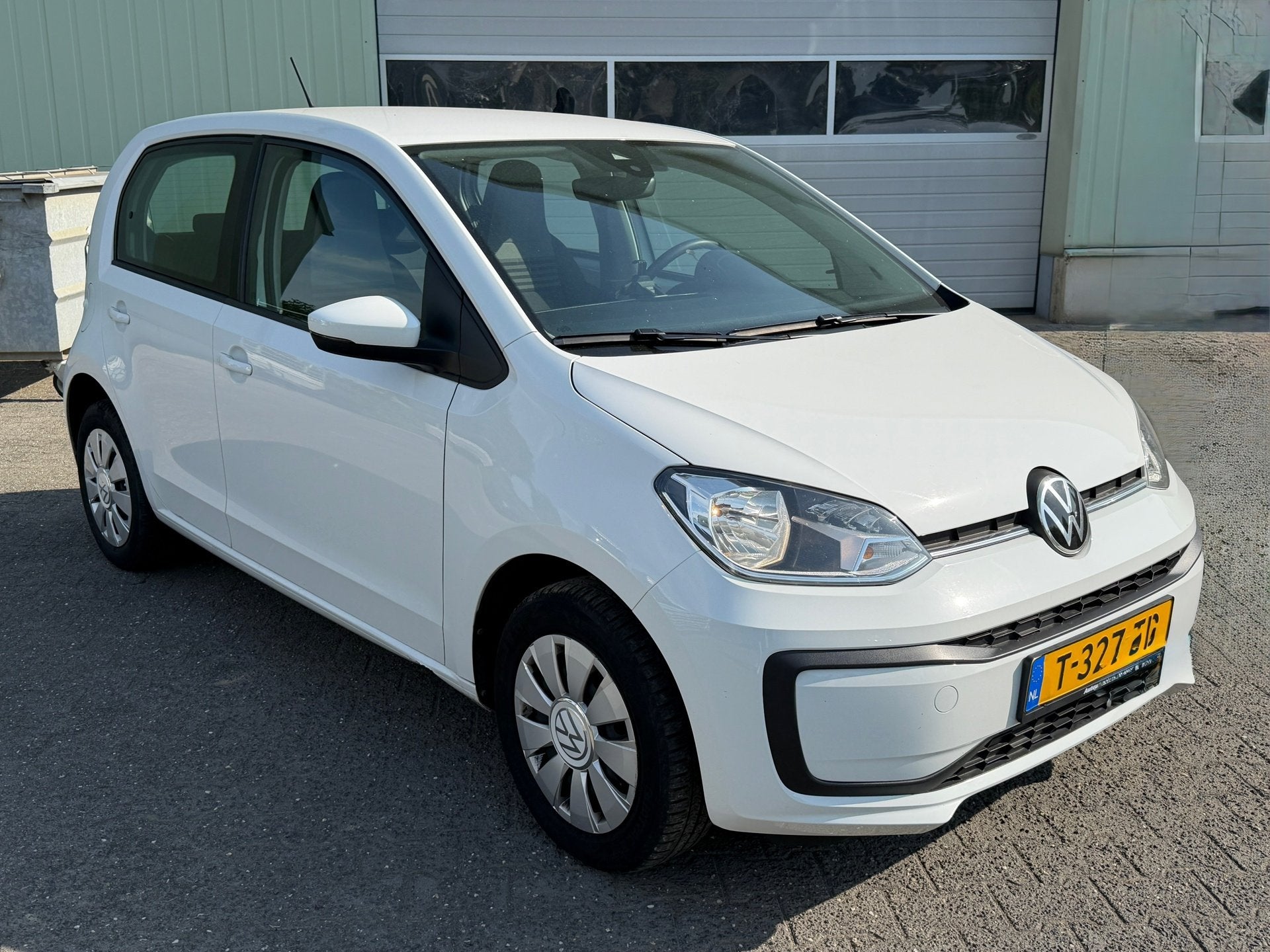 Foto 4 van Volkswagen Up! 1.0 5 Drs Airco Elak Pakket Donker glas