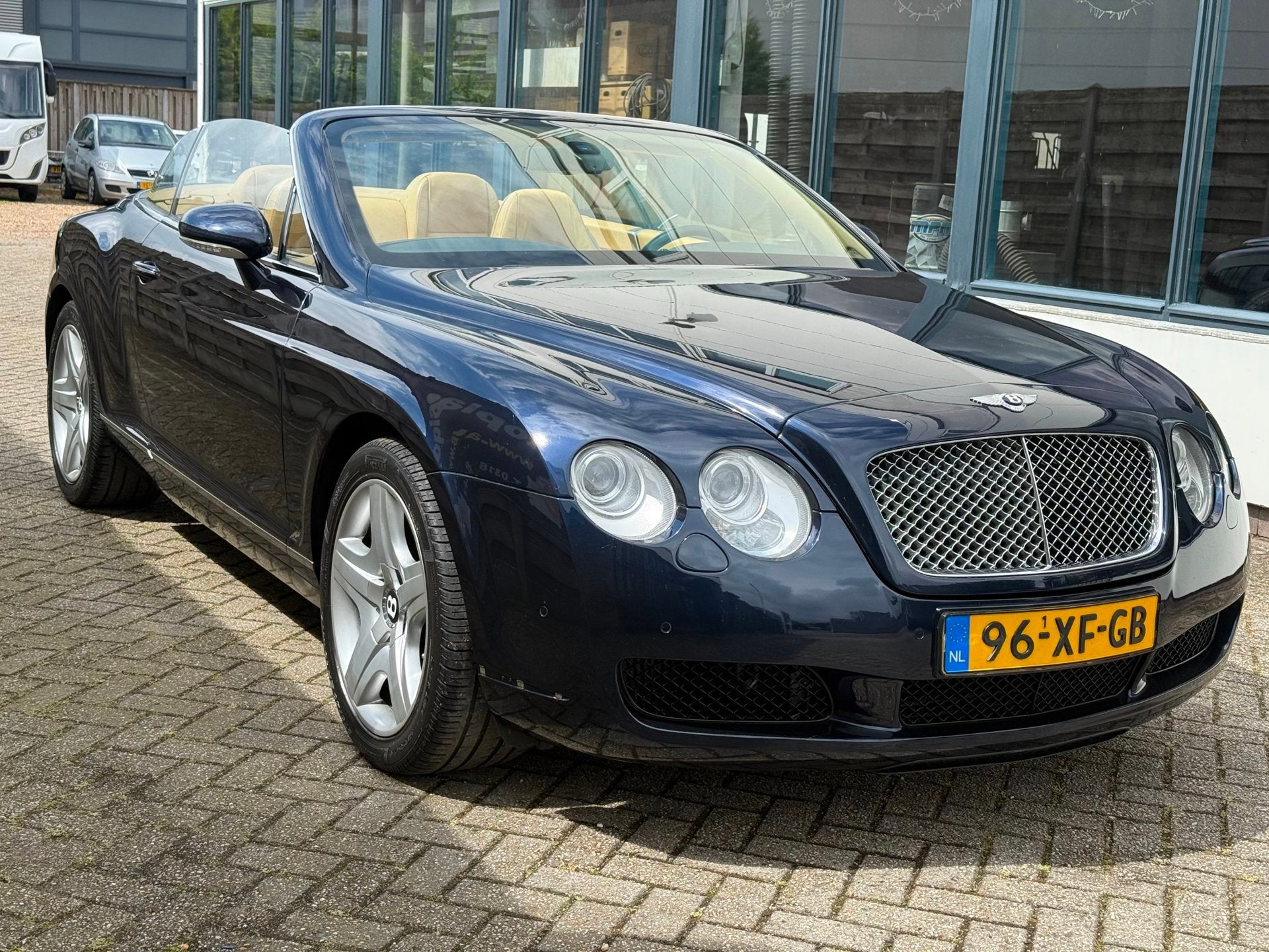 Bentley Continental GTC 6.0 W12 ORINEEL QATAR UITVOERING, Auto's, Bentley, Automaat, Gebruikt, Continental GTC, 6 km/l