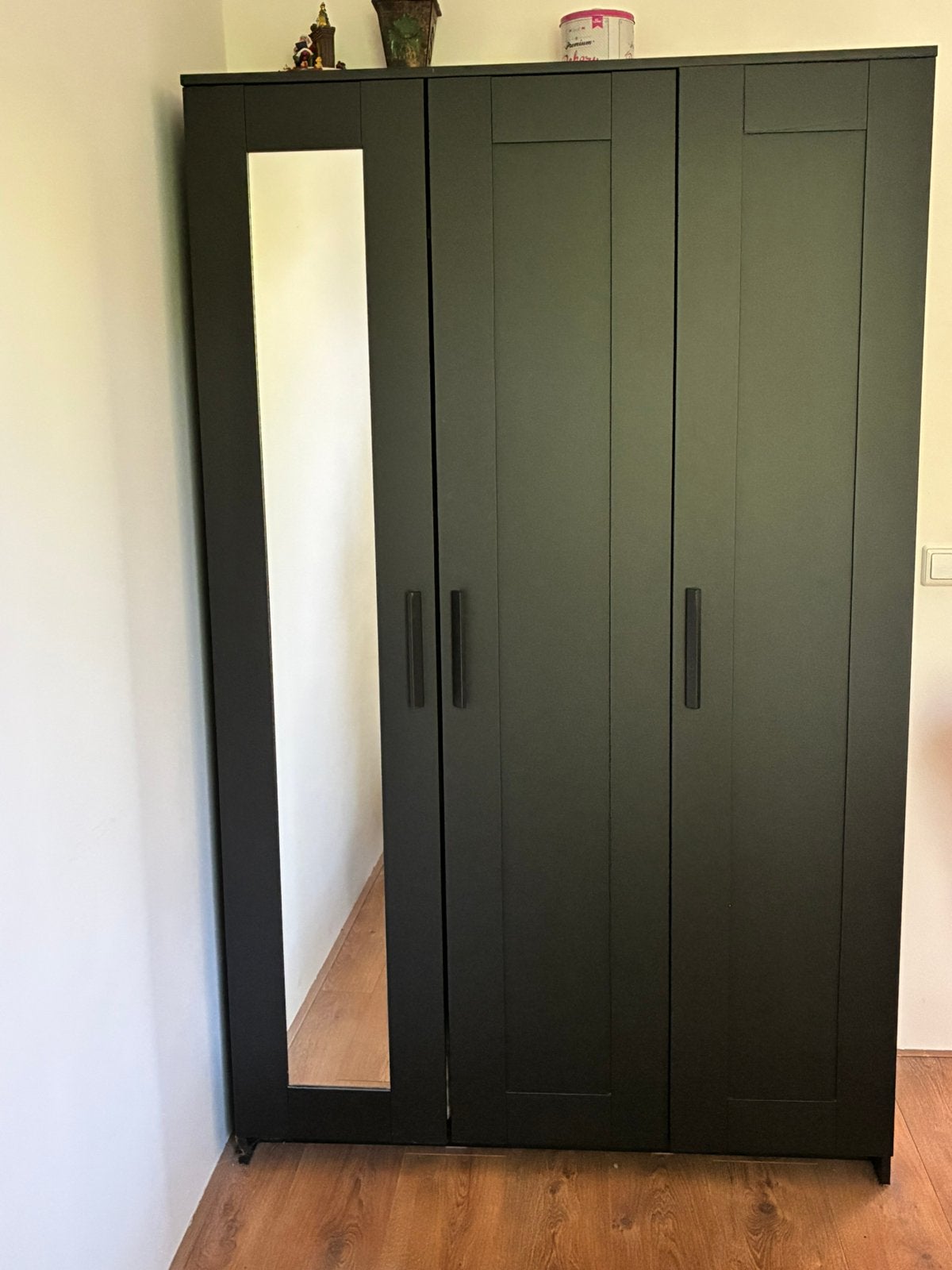 Kledingkast Brimnes zwart Verkocht, Huis en Inrichting, Kasten | Kledingkasten, Ophalen, 100 tot 150 cm, Zo goed als nieuw, 150 tot 200 cm