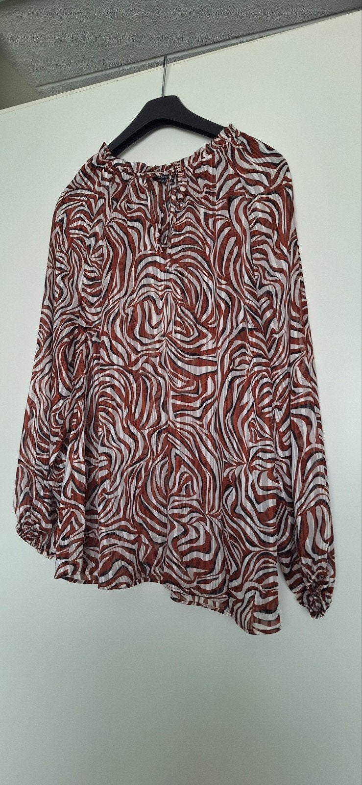 MS Mode Blouse met V-hals en strikdetail - Maat 46, Maat 46/48 (XL) of groter, Zo goed als nieuw, MS Mode, Meerkleurig