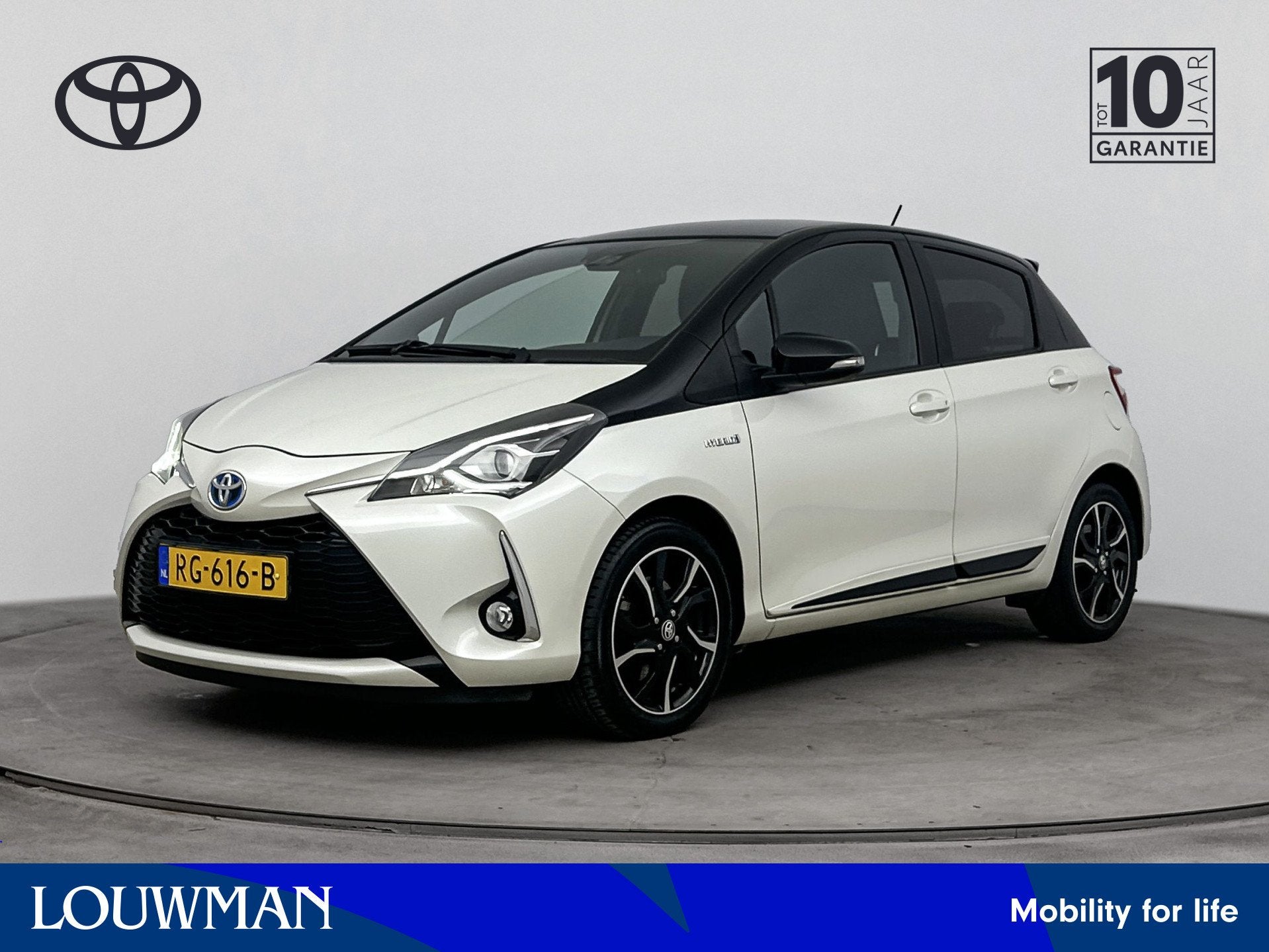 Toyota Yaris 1.5 Hybrid Bi-Tone | Lichtmetalen Velgen | Mist, Auto's, Gebruikt, 4 cilinders, Origineel Nederlands, Bedrijf