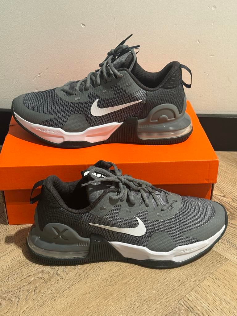 Nieuwe Nike Air Max Alpha Trainer 5 - Maat 44, Ophalen of Verzenden, Nieuw, Overige kleuren, Sneakers of Gympen