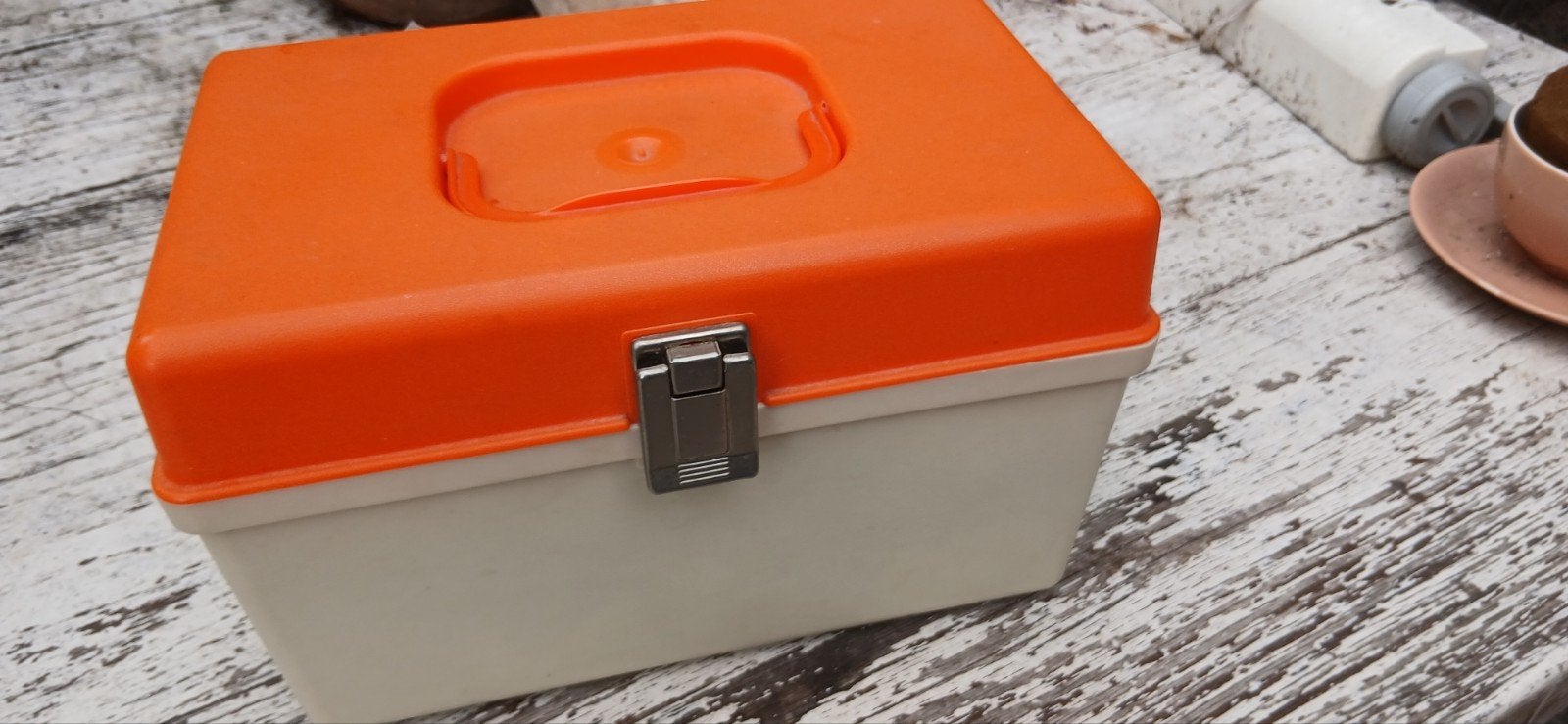 Echte  vintage Oranje met creme gevulde naaikoffer, Ophalen of Verzenden, Gebruikt, Overige typen