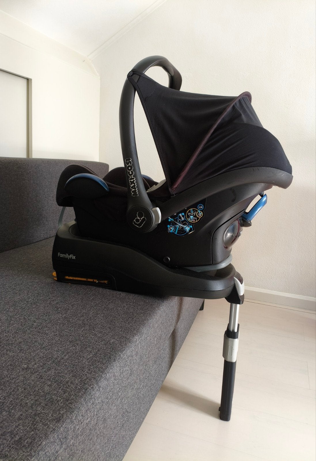 Maxi-Cosi Pebble autostoel met FamilyFix base, Ophalen, Gebruikt, Isofix, 0 t/m 13 kg