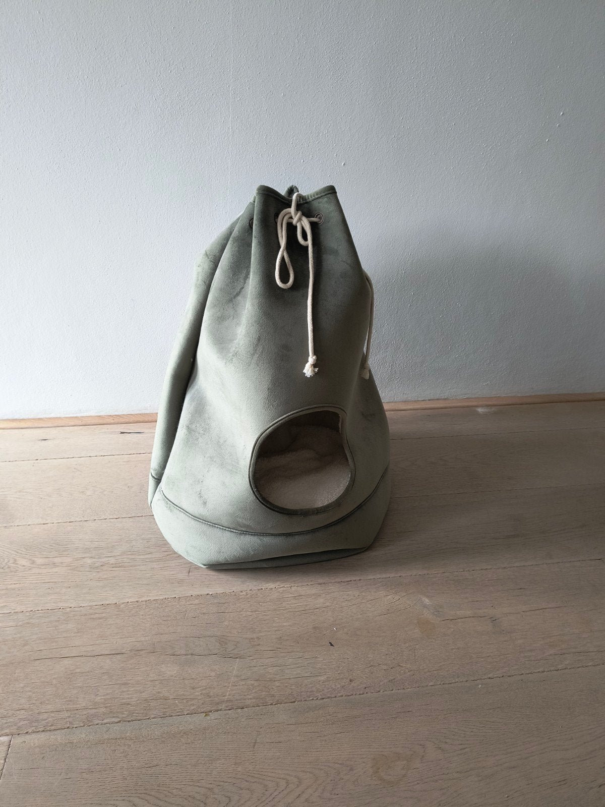 Kattenmand groen/ designed by Lotte, Dieren en Toebehoren, Kattenmanden, Ophalen of Verzenden, Zo goed als nieuw, Riet
