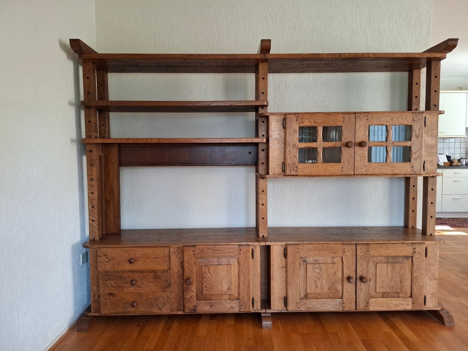 Massief eikenhouten wandmeubel met kasten en planken., Huis en Inrichting, Ophalen, Gebruikt, Rustiek, Klassiek, Eikenhout