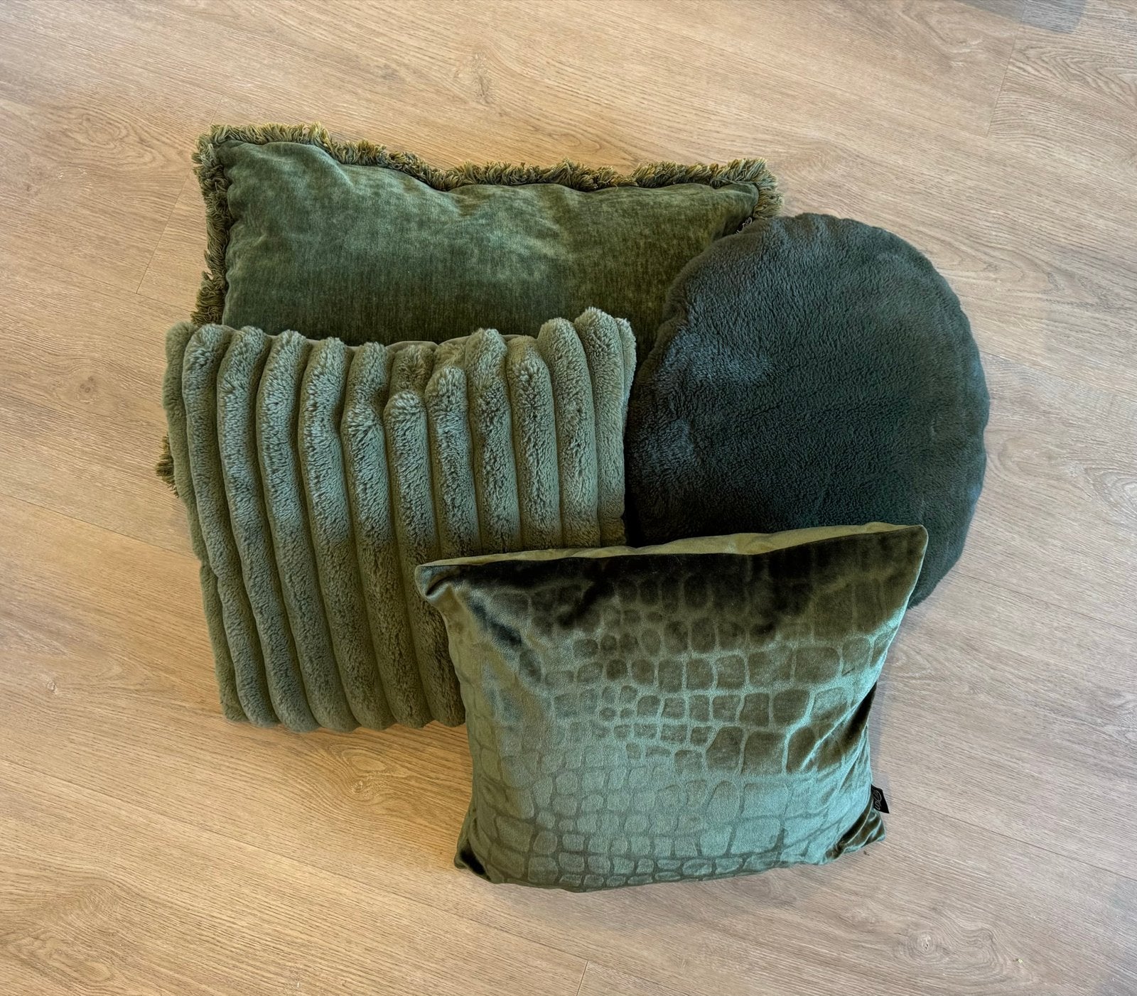 Set van 4 groene sierkussens | Unique Living, Inclusief binnenkussen, Ophalen of Verzenden, Zo goed als nieuw, Sierkussen
