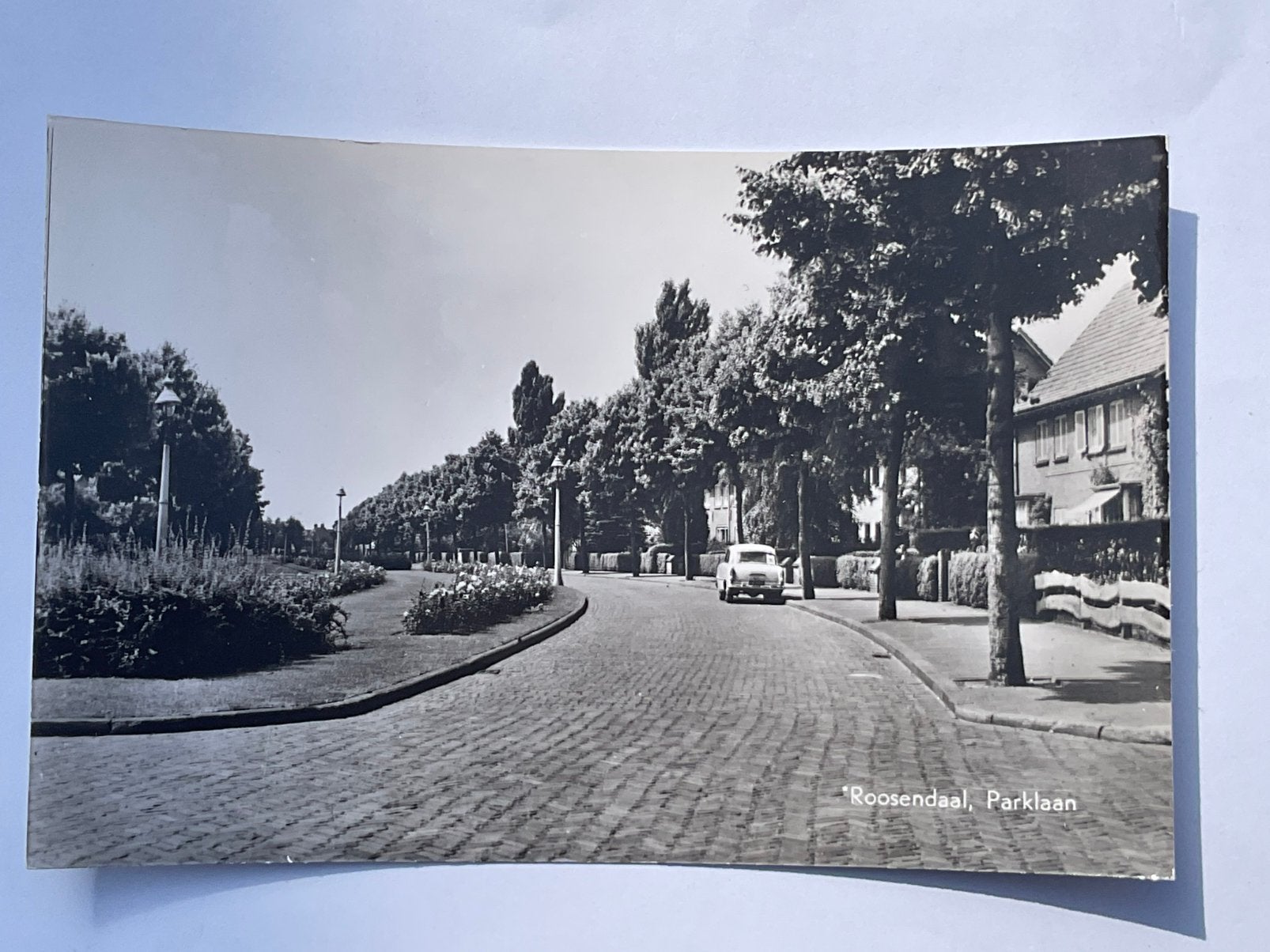 Roosendaal parkweg met 1 auto, Ophalen of Verzenden