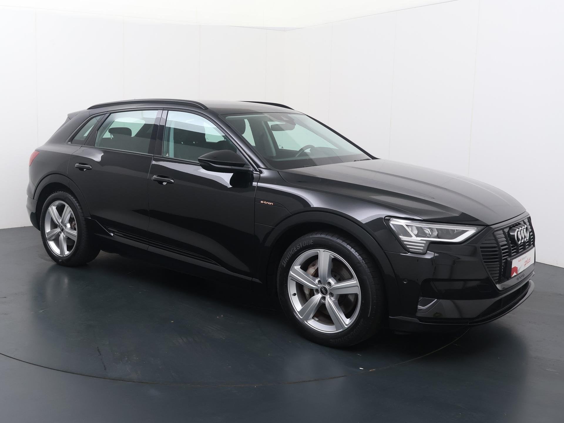 Audi e-tron 55 quattro Advanced edition Plus 95 kWh | 408 PK, Auto's, 131 €/maand, Zwart, 95 kWh, Met garantie (alle)
