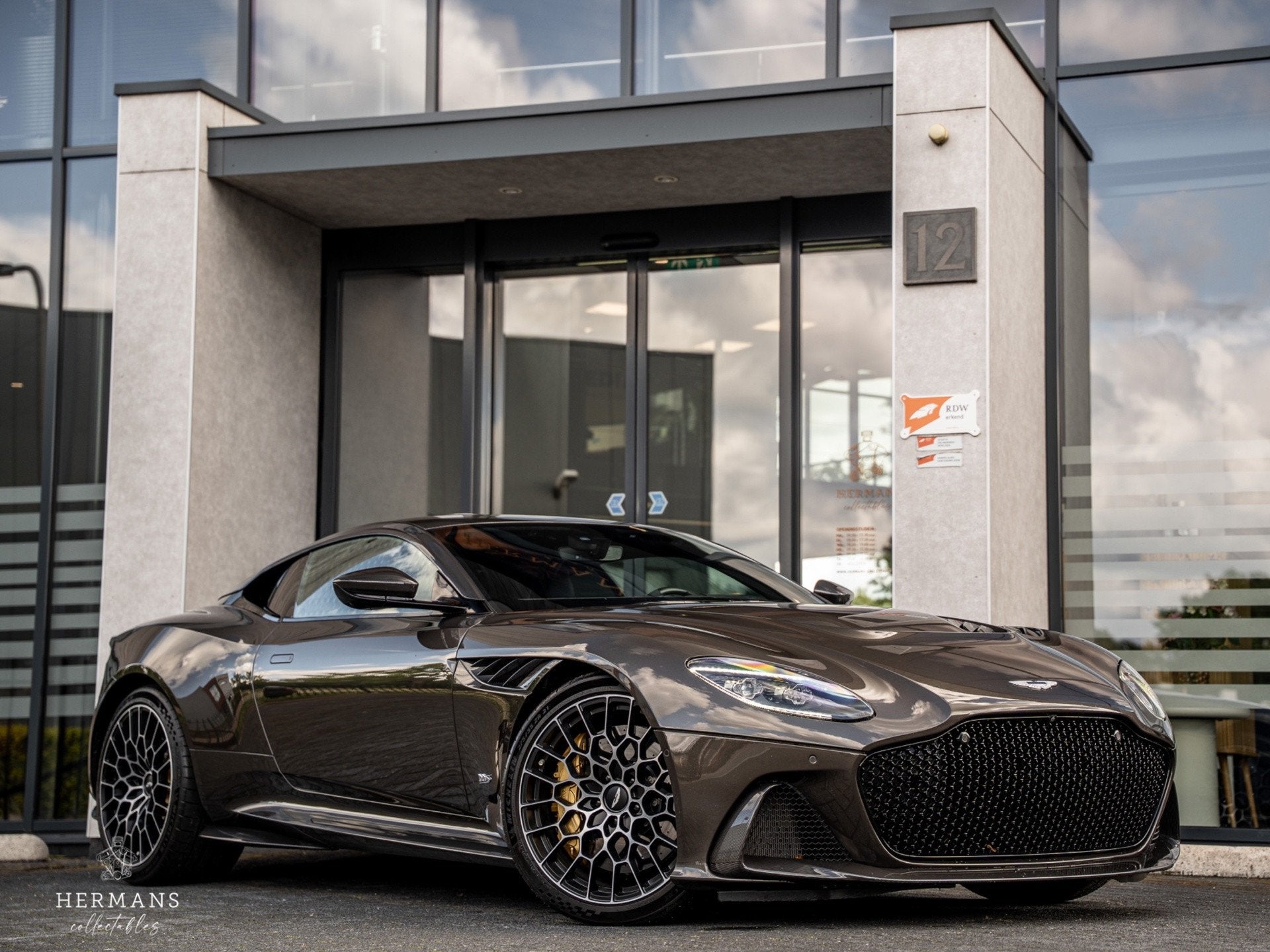 Aston Martin DBS 770 Ultimate 5.2 V12 Coupé / By Q / 1 of 3, Automaat, Achterwielaandrijving, Gebruikt, Zwart
