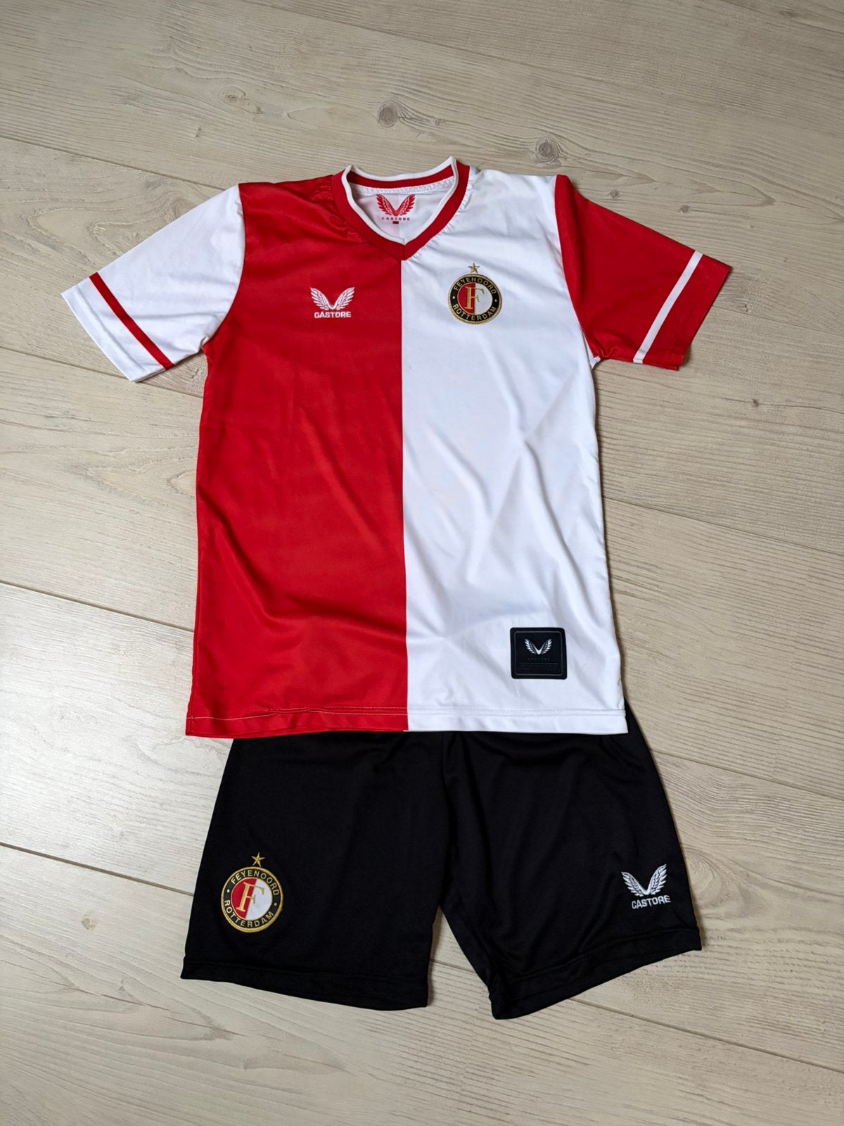 Voetbaltenue replica Feyenoord, maat 176, Kinderen en Baby's, Ophalen of Verzenden, Zo goed als nieuw, Jongen of Meisje, Setje