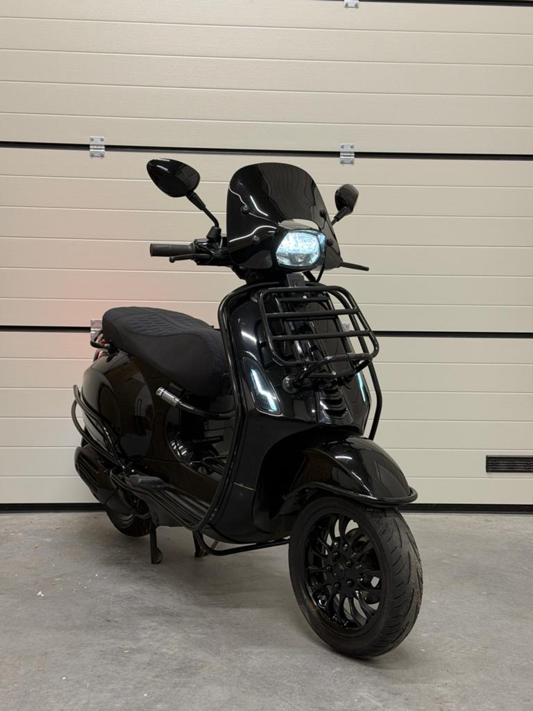 Vespa Sprint 2019 |Lvl 10|Urus Zadel|Glans Zwart| 12421KM, Ophalen of Verzenden, Zo goed als nieuw, Benzine, Overige modellen