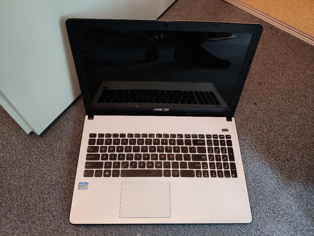 Asus F501A laptop met voeding - White Edition | 13-5, Computers en Software, Windows Laptops, 2 tot 3 Ghz, Ophalen of Verzenden