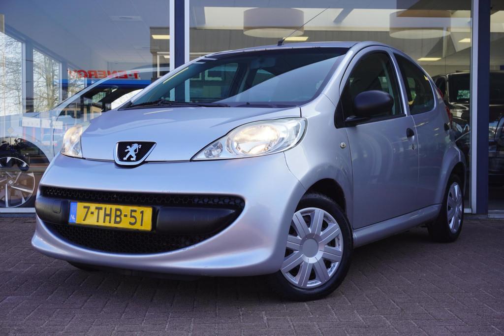 Peugeot 107 1.0-12V XS | 5deurs | Elek. pakket | Zilver | St, Voorwielaandrijving, Stof, Zwart, 4 stoelen