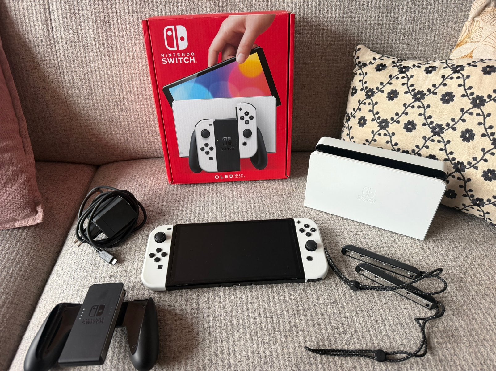 Nitendo Switch OLED - in NIEUWSTAAT! en helemaal compleet!!, Ophalen of Verzenden, Zo goed als nieuw, Met 1 controller, Switch OLED