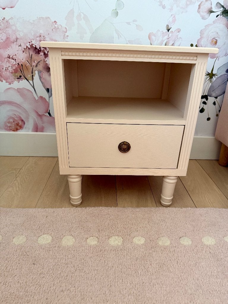 Light Pink Bedside Table, Huis en Inrichting, Ophalen, Minder dan 45 cm, Zo goed als nieuw, Minder dan 55 cm
