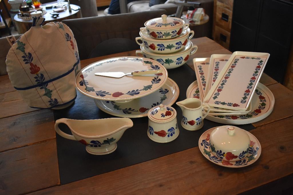 Partij Boerenbont servies, Ophalen, Zo goed als nieuw, Aardewerk, Boerenbont