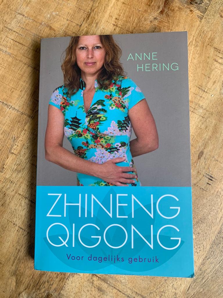 Anne Hering - Zhineng qigong, Boeken, Meditatie of Yoga, Anne Hering, Ophalen of Verzenden, Zo goed als nieuw