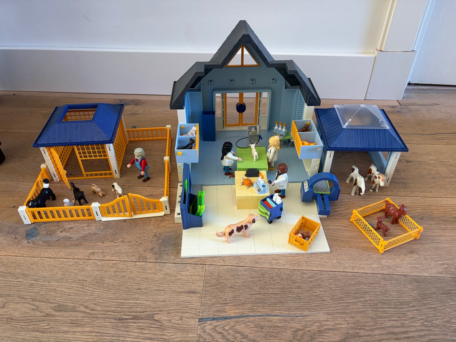 Playmobil Dierenkliniek met Dieren en Accessoires, Ophalen of Verzenden, Zo goed als nieuw, Jongen of Meisje