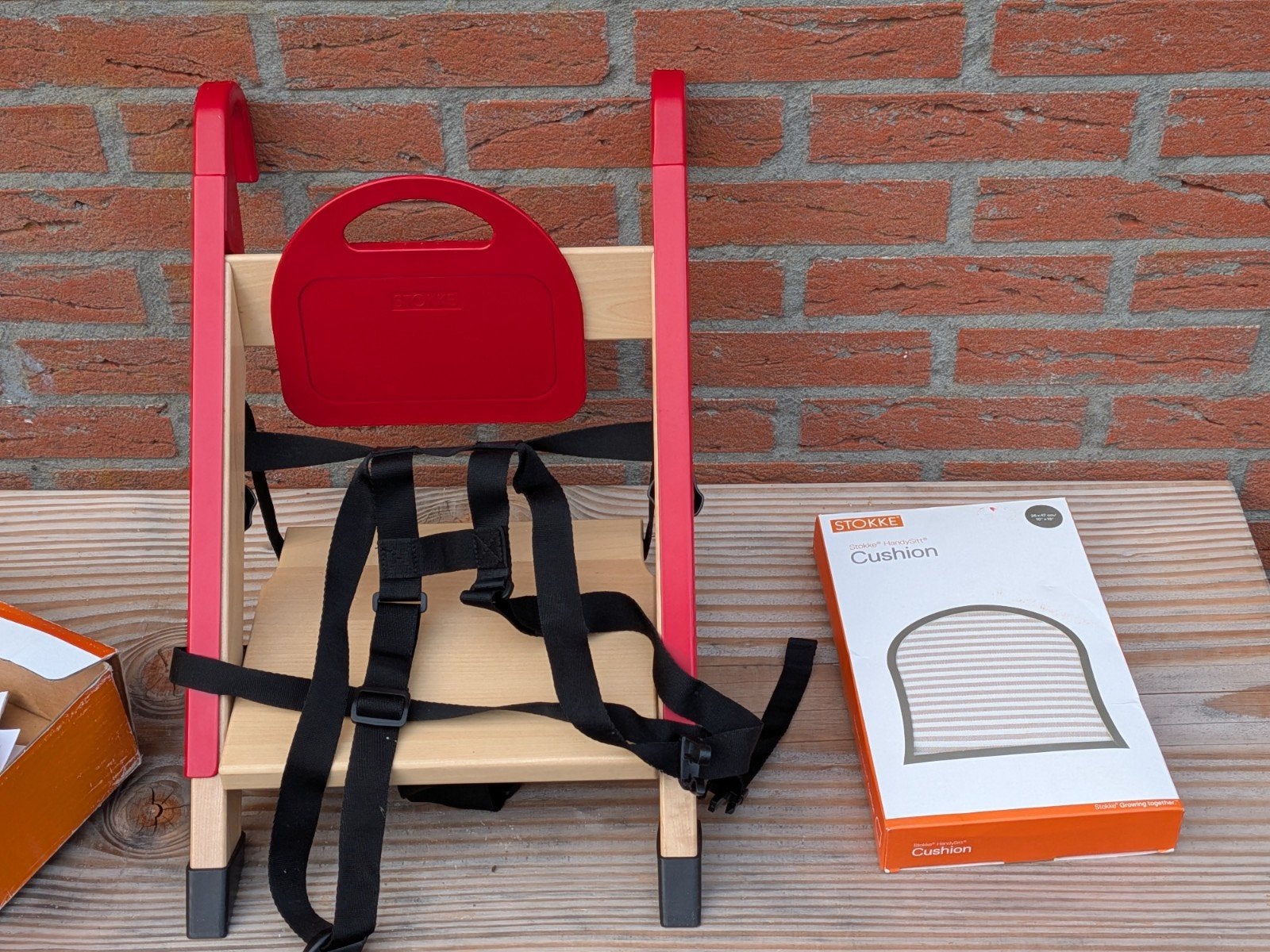 Stokke Handysitt draagbare kinderstoel - Rood, Kinderen en Baby's, Ophalen of Verzenden, Zo goed als nieuw, Overige typen, Gordel(s)
