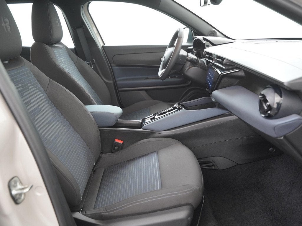 Alfa Romeo Junior Elettrica 54 kWh | SOH 96% | Carplay | Ada, Auto's, Alfa Romeo, Stof, Gebruikt, Parkeersensor, Wit
