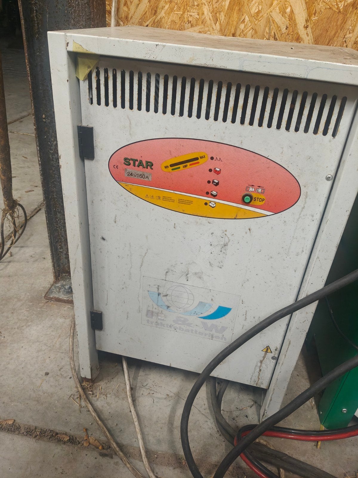 Star Tractieacculader 24V 160A