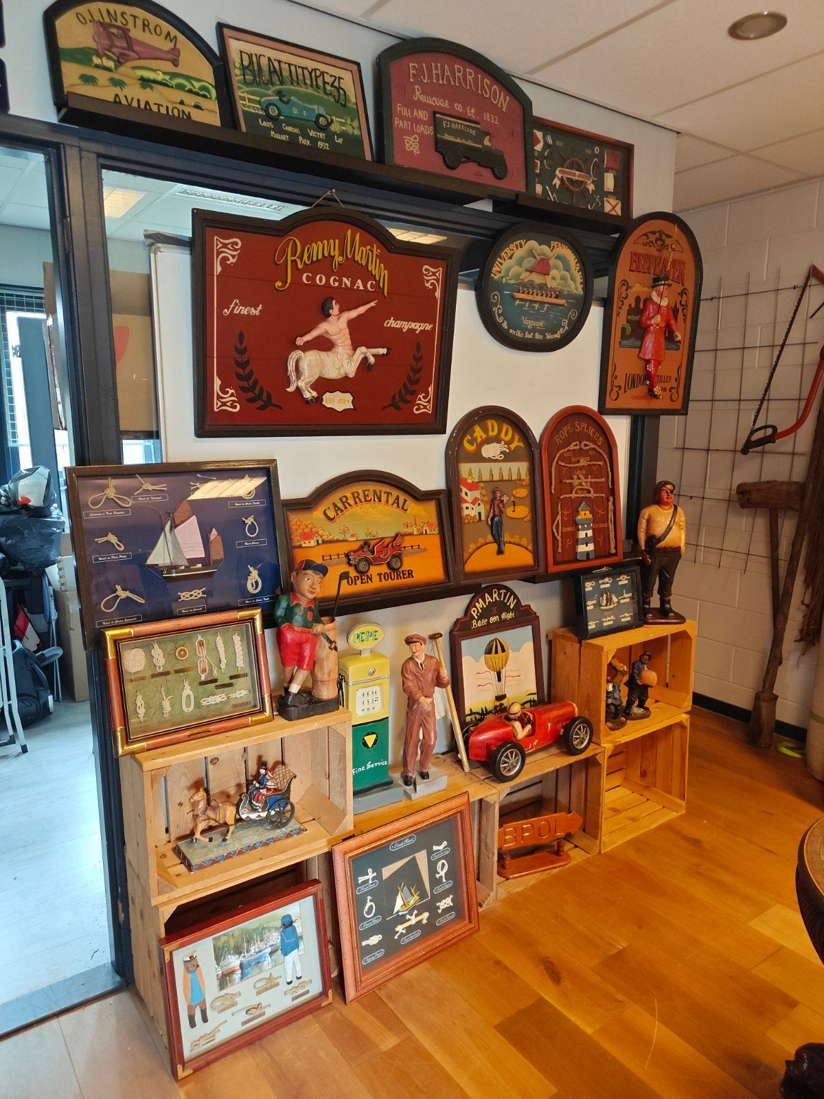 Mancave Mania Bij Tin Toy 2e Hansie Zie advertenties.
Wegens, Ophalen