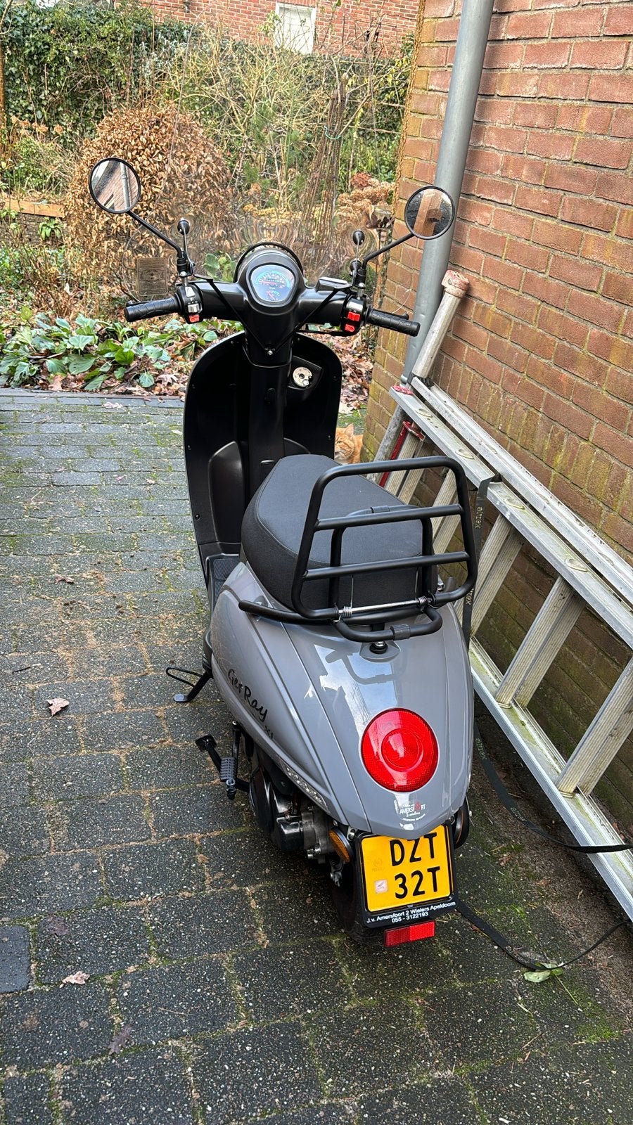 Ger Ray X1 Scooter - Grijs met helm, slot en moterolie, Ophalen, Gebruikt, Benzine, Overige merken