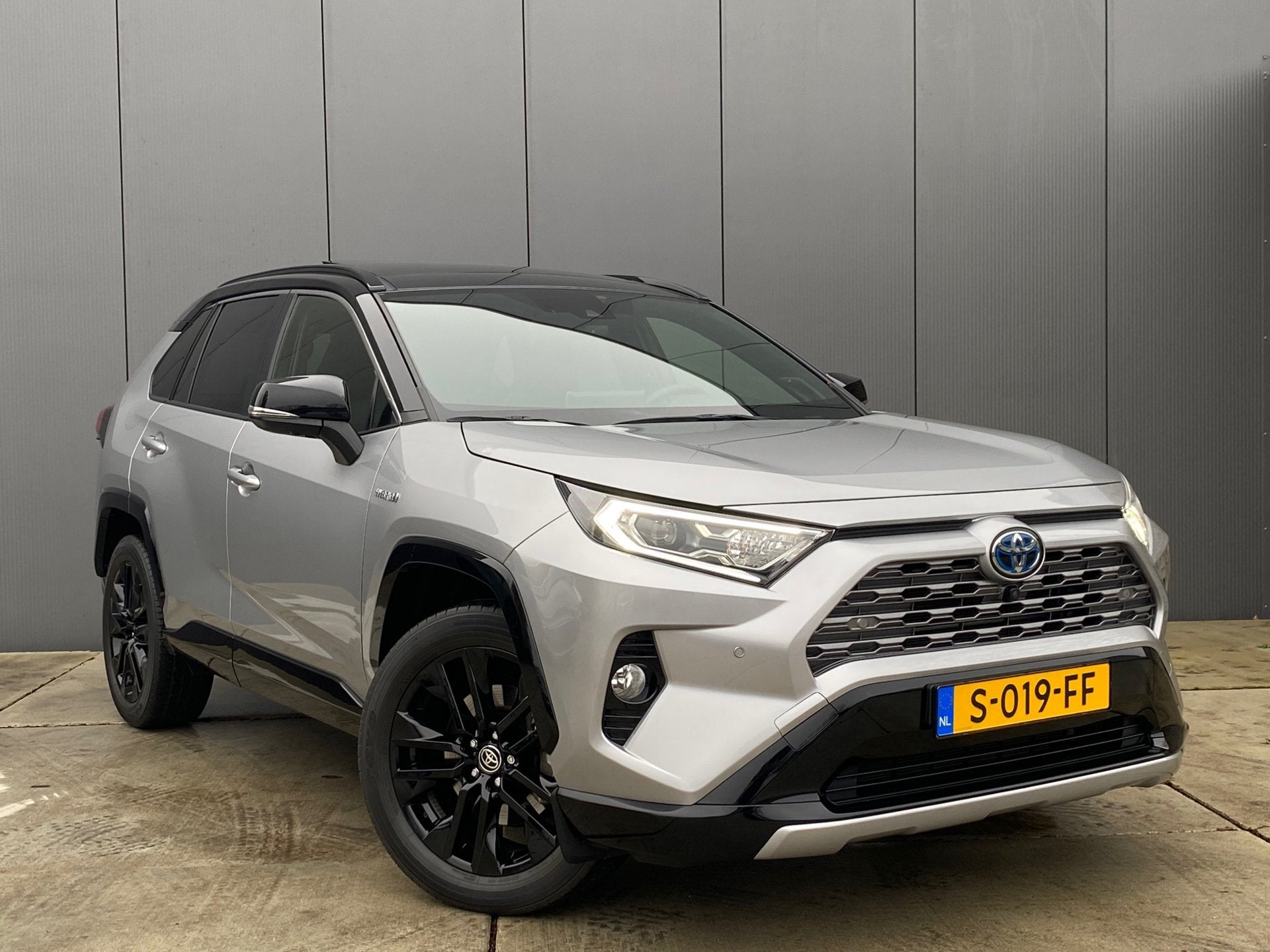 Foto 2 van Toyota RAV4 2.5 Hybrid AWD Executive / Garantie tot 2032 / P