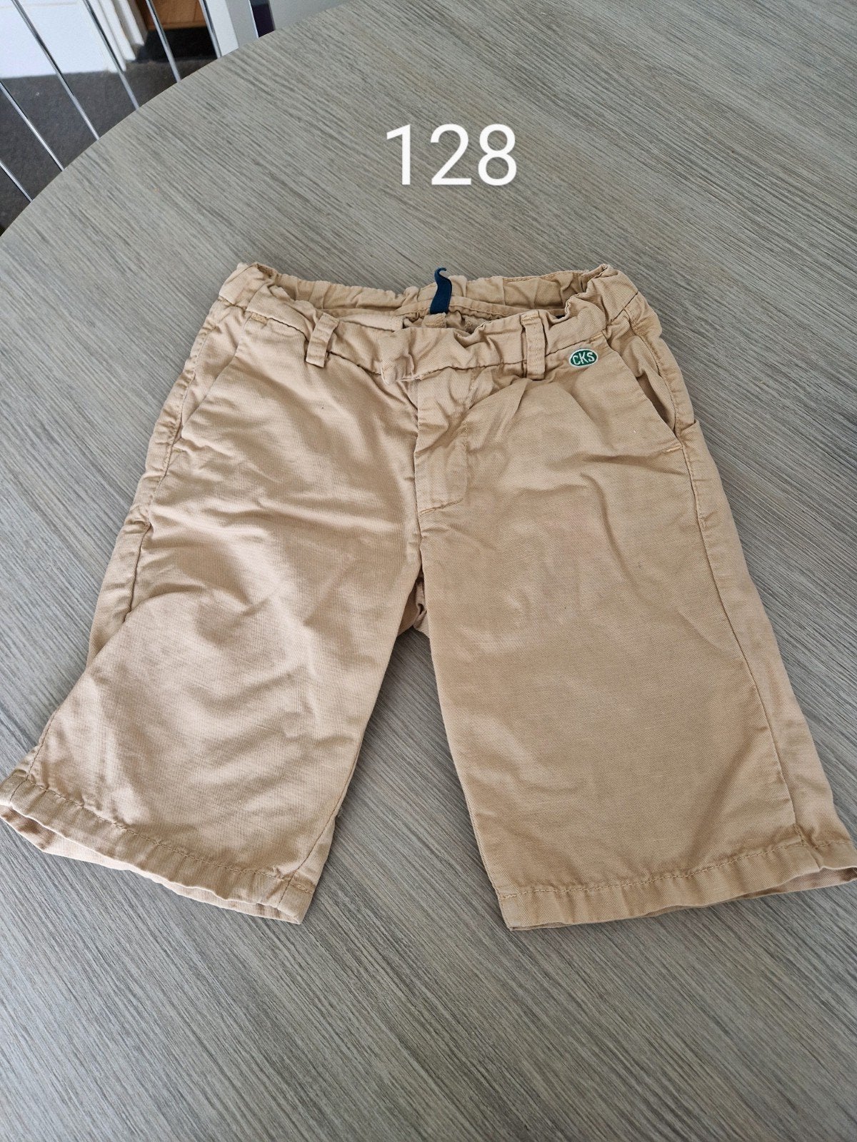 korte broek CKS beige 128, Broek, Ophalen of Verzenden, Jongen, CKS