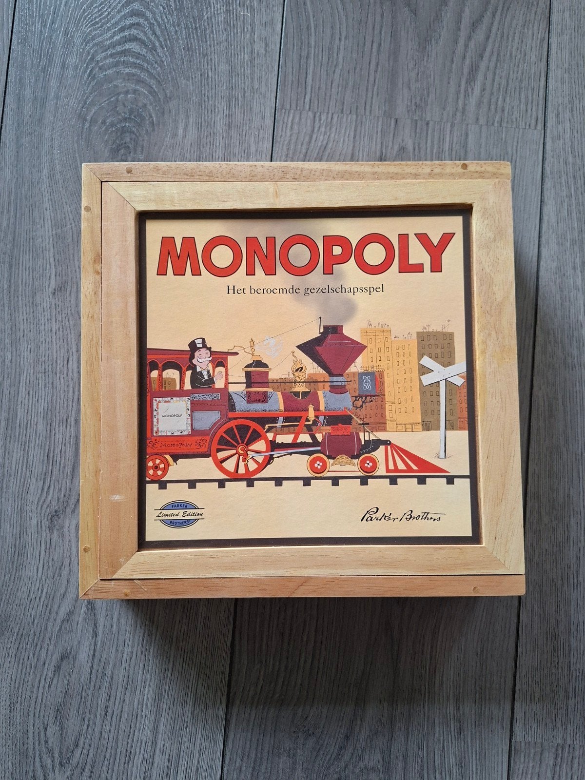 Monopoly Limited Edition in houten kist -  Nieuw, Drie of vier spelers, Ophalen of Verzenden, Nieuw, Parker Brothers