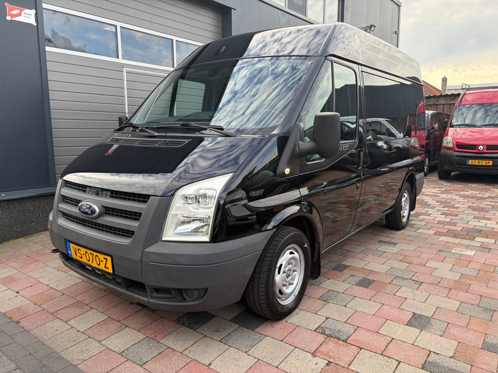 Ford Transit 2.2 Zwart / Hoog / Lang / Airco / Rolstoelauto, 4 stoelen, Zwart, Bedrijf, Diesel