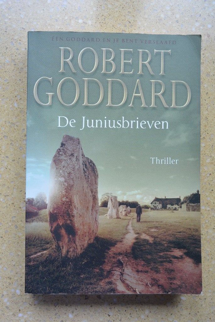 De Juniusbrieven - Robert Goddard - Thriller, Gelezen, Europa overig, Ophalen of Verzenden, Robert Goddard
