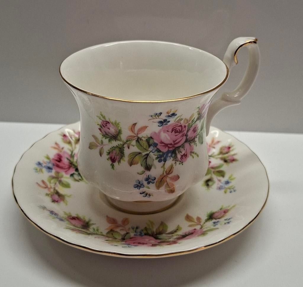 Royal Albert Moss Rose Kop en Schotel - Vintage Porselein, Antiek en Kunst, Ophalen of Verzenden