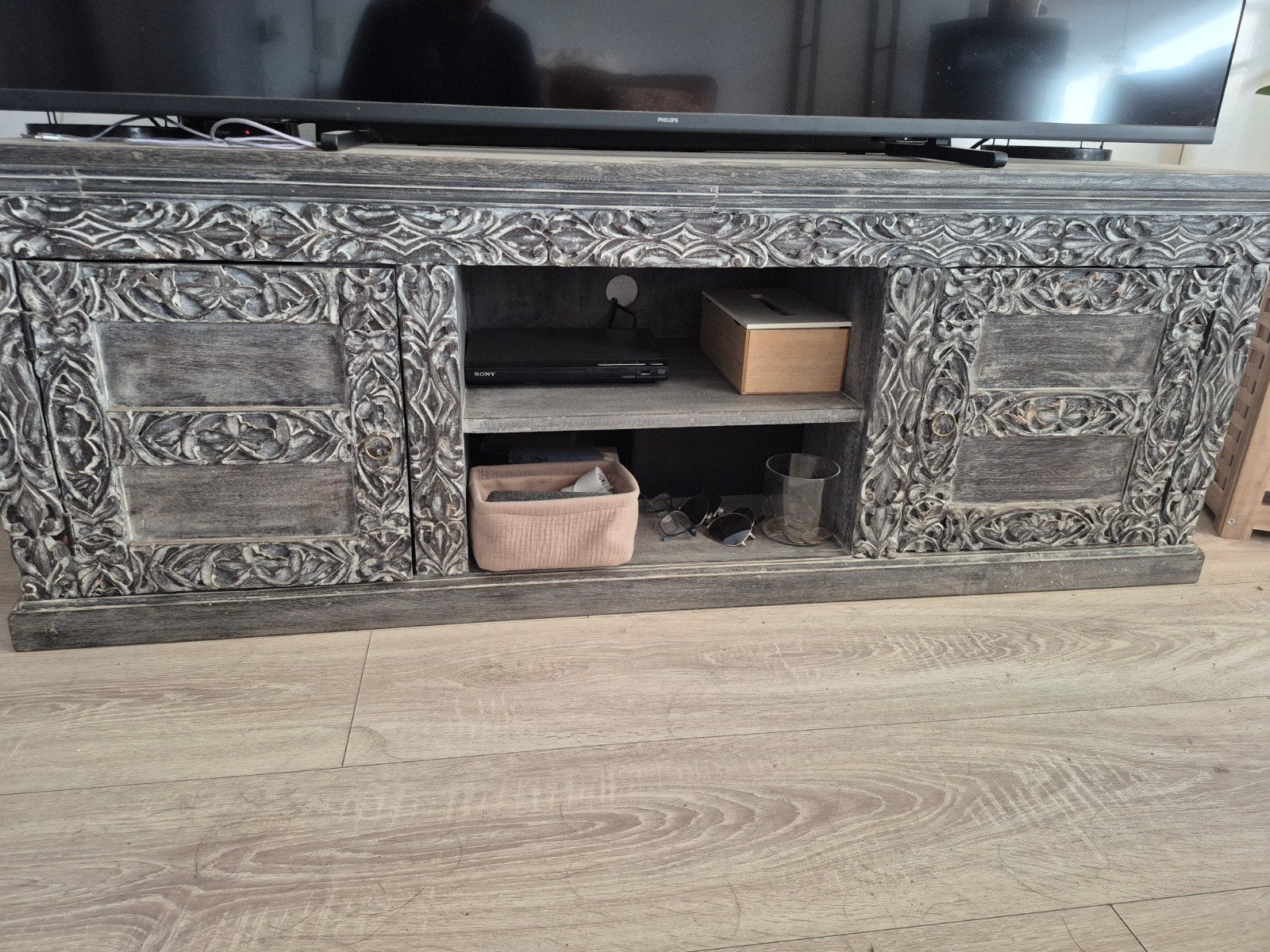 Unieke TV-kast met houtsnijwerk - 155x47x55 cm, Huis en Inrichting, Ophalen of Verzenden, 25 tot 50 cm, 150 tot 200 cm, Minder dan 100 cm