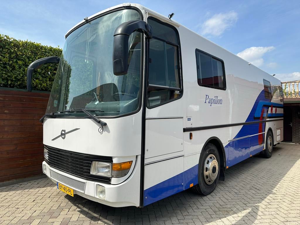 Unieke Volvo Buscamper 'Papillon' - Ruim en Compleet, Overige merken, Chemisch toilet, Buscamper of Camperbus, Ringverwarming