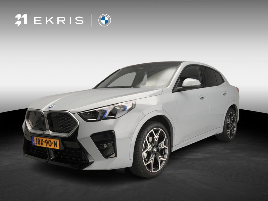 BMW iX2 eDrive20 | M-Sportpakket | LED | HUD | Active cruise, Auto's, BMW, 204 pk, SUV of Terreinwagen, Zilver of Grijs, 750 kg