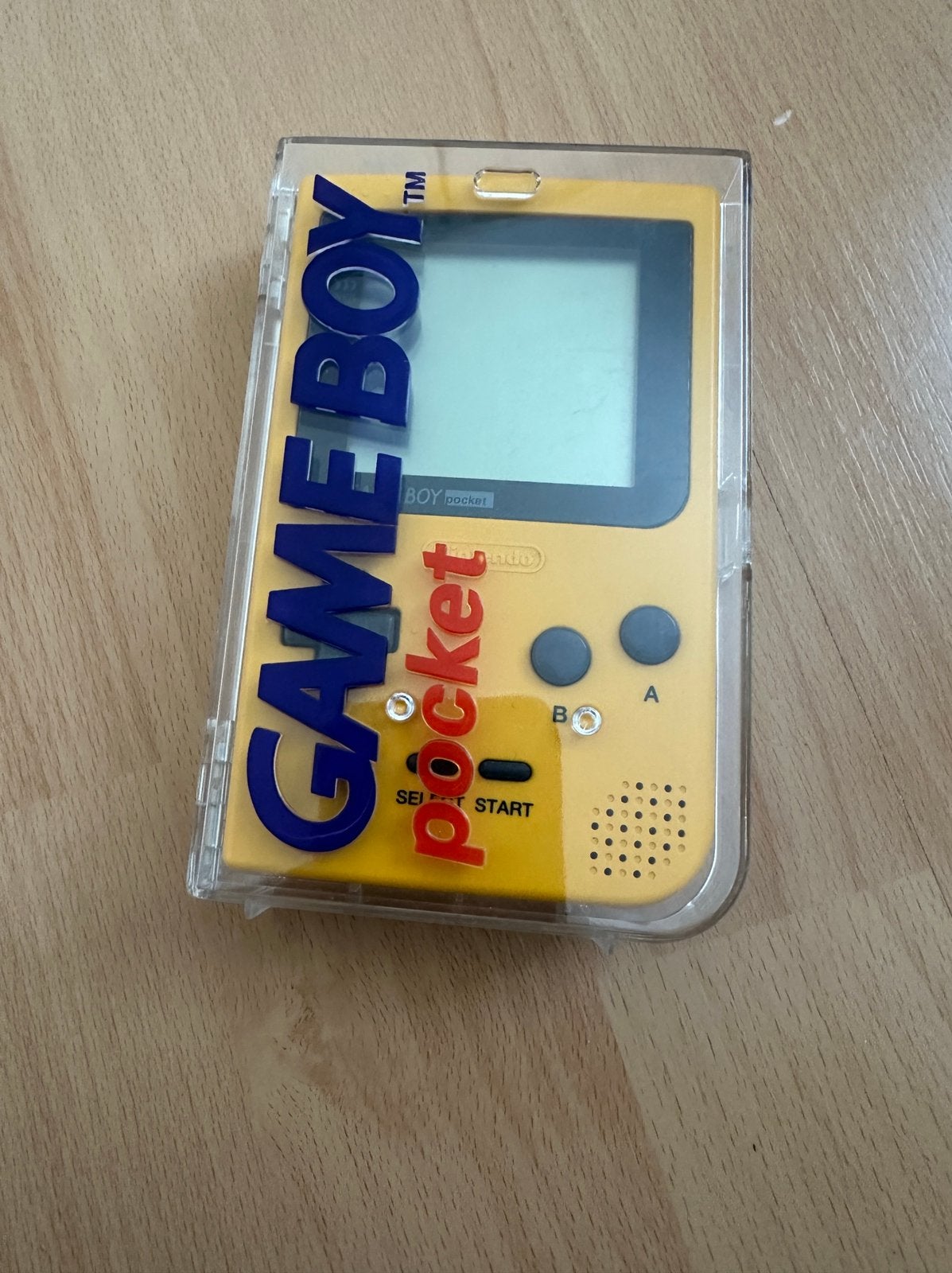 Gameboy pocket yellow in clear crystal case., Spelcomputers en Games, Spelcomputers | Nintendo Game Boy, Ophalen of Verzenden