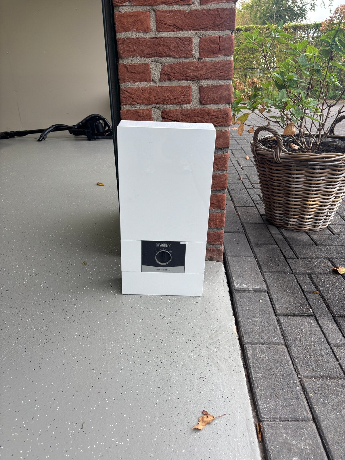 Vaillant elektronische geiser ongebruikt, Ophalen, 30 tot 80 cm, Radiator, Nieuw