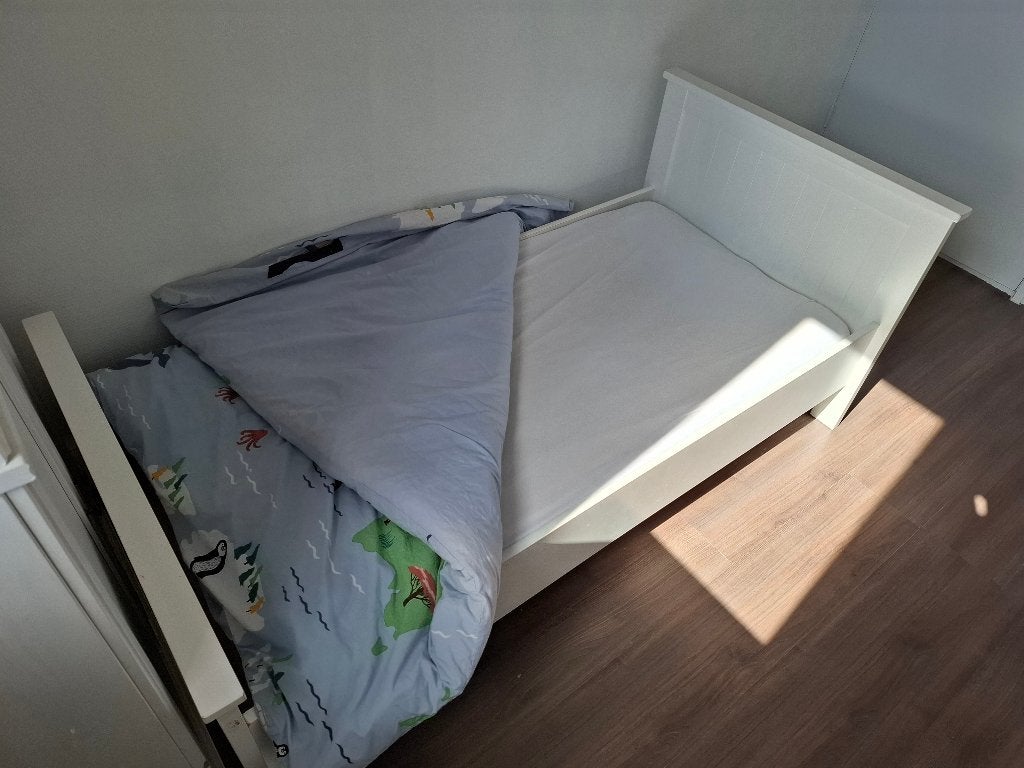 Kinderbed voor leeftijd 3 tm 7 -  wit - 157x81cm, 70 tot 85 cm, 140 tot 160 cm, Zo goed als nieuw, Ophalen