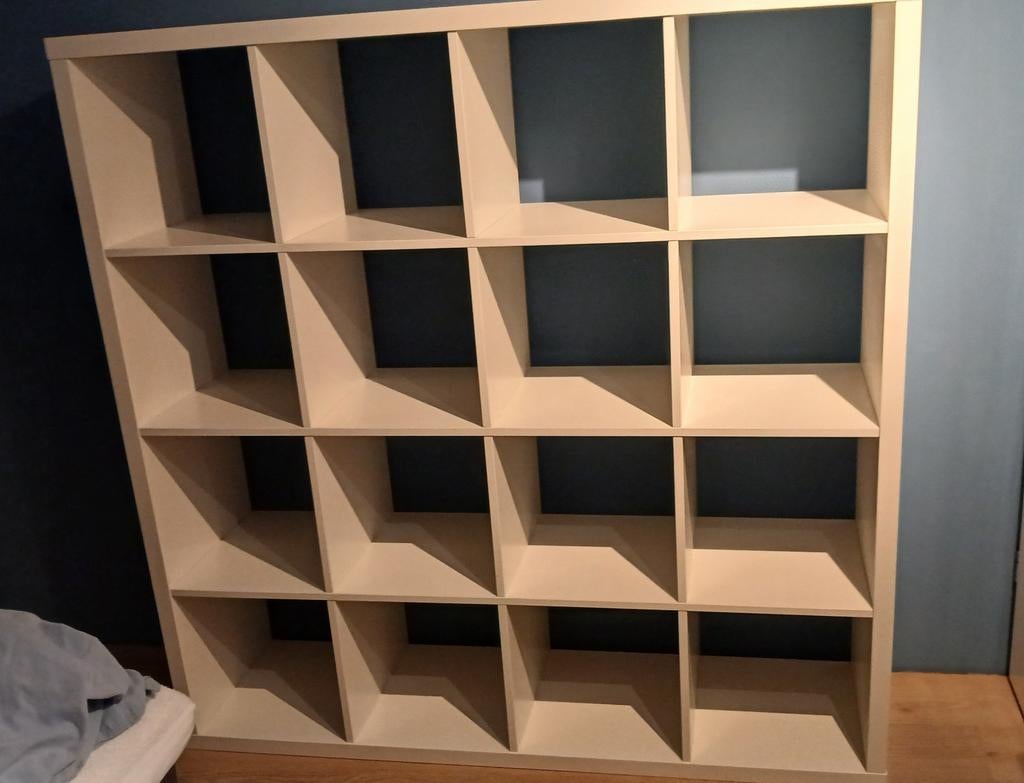 Kallax kast met 16 vakken - IKEA, Met plank(en), Gebruikt, 100 tot 150 cm, Modern, praktisch
