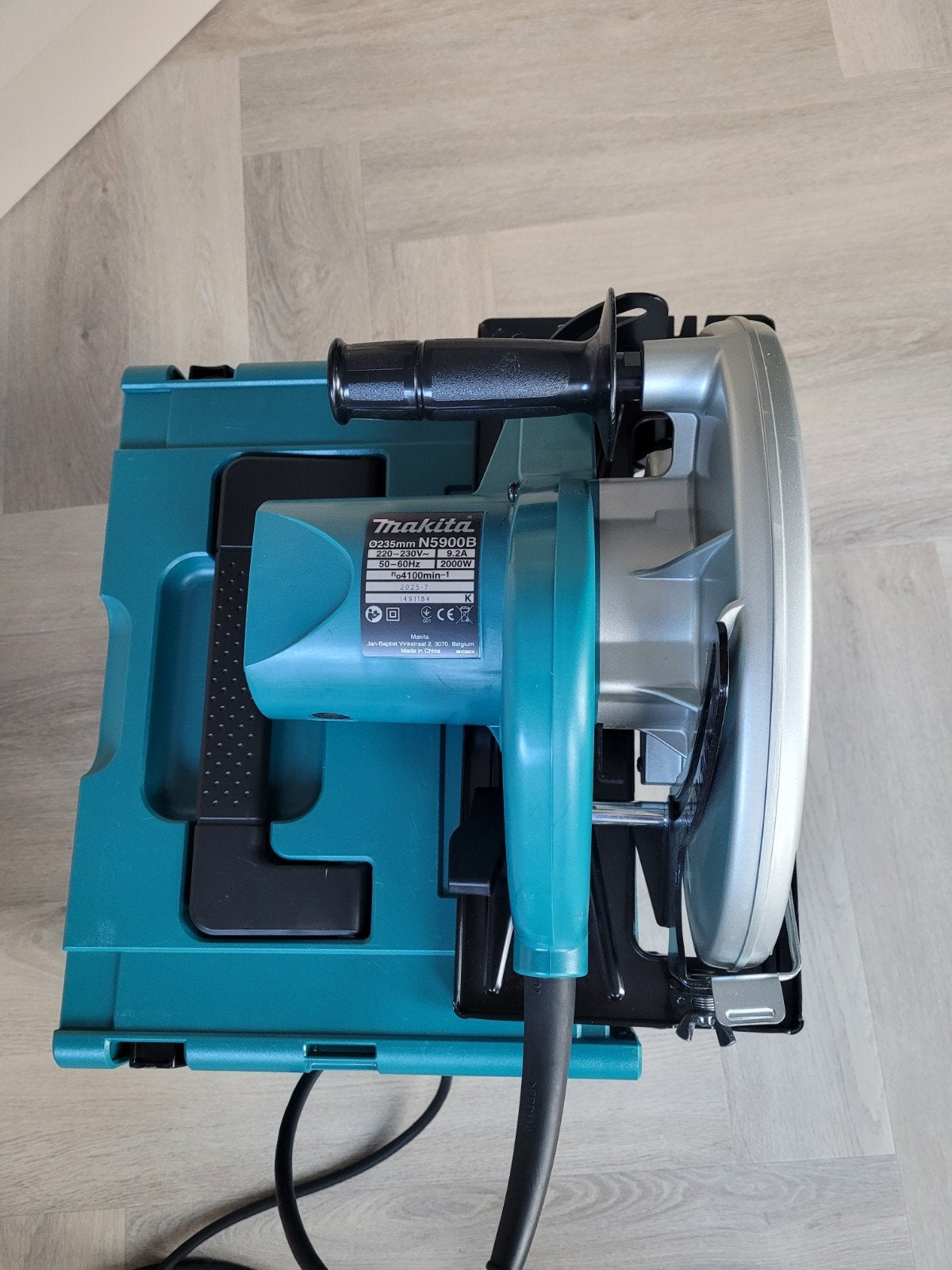 Makita N5900B Elektrische Cirkelzaag 235mm 2000W, Ophalen, Cirkelzaag, Zo goed als nieuw, 1200 watt of meer