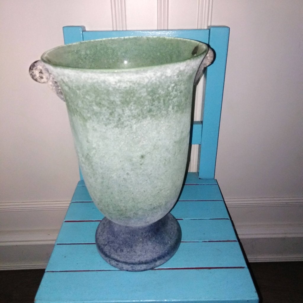 Mooie groene vaas met blauwe voet van ruw matglas, Ophalen, Gebruikt, Meerkleurig, Glas