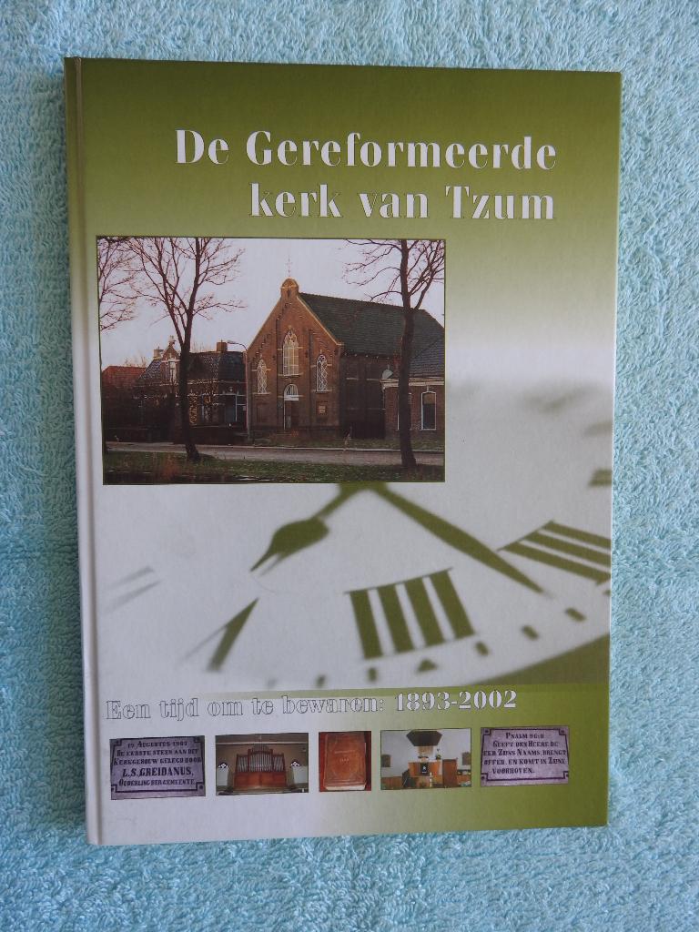 De Gereformeerde Kerk van Tzum 1893-2002, Ophalen of Verzenden, Zo goed als nieuw