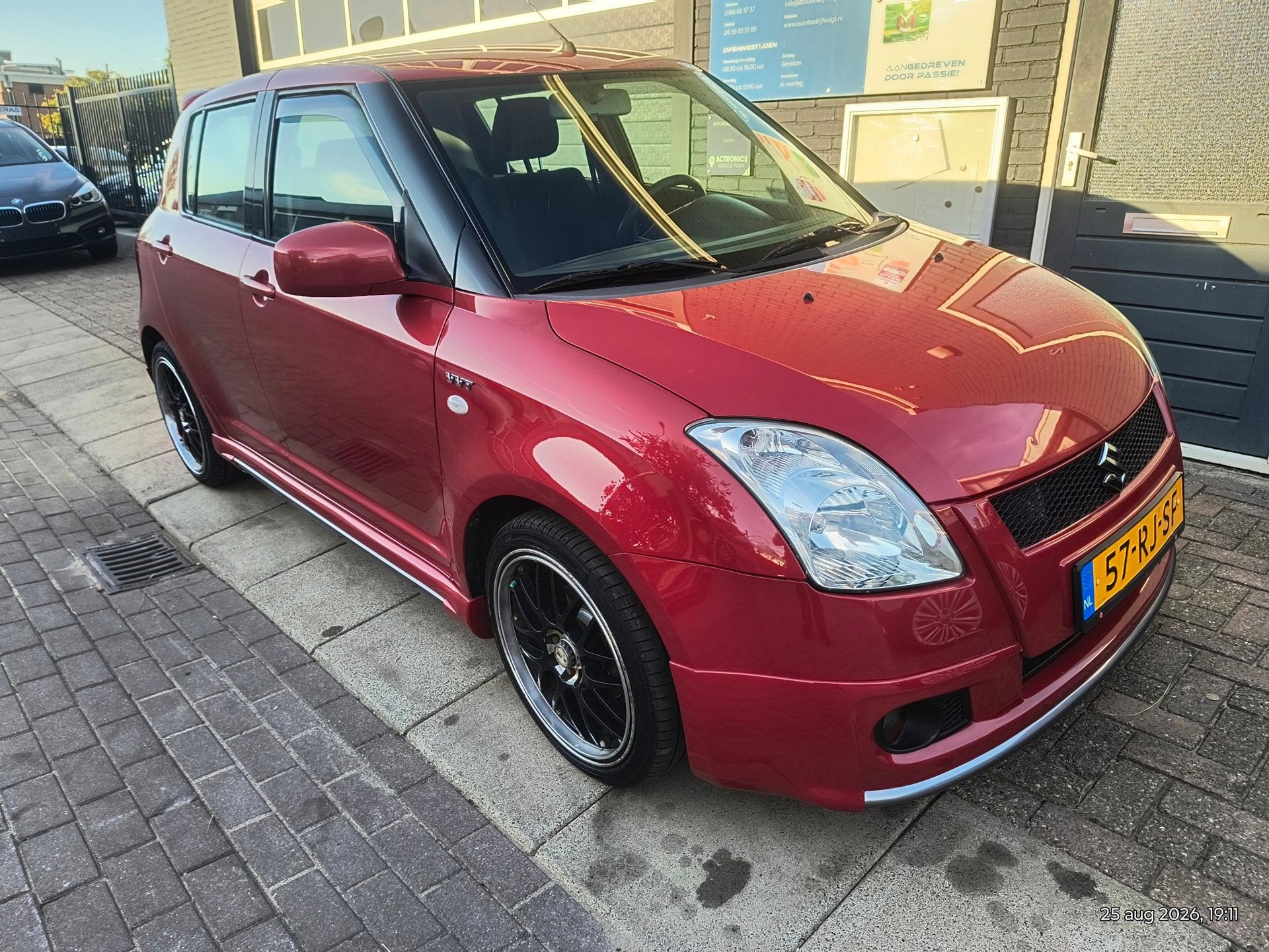 Suzuki Swift 1.5 Exclusive nette en rappe Swift., Auto's, Dealer onderhouden, Zwart, 4 cilinders, 400 kg