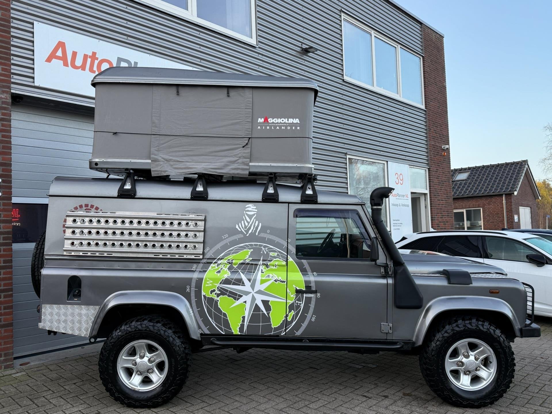 Land Rover Defender 2.4 Td4 110 E! Airco! Leder! Mini-Camper, Gebruikt, Zwart, 4 cilinders, 122 pk
