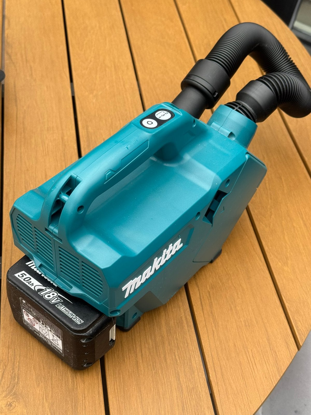Stofzuigertje 18v  makita met 18v batterij, Ophalen of Verzenden, Zo goed als nieuw, Boor- en Schroefmachine
