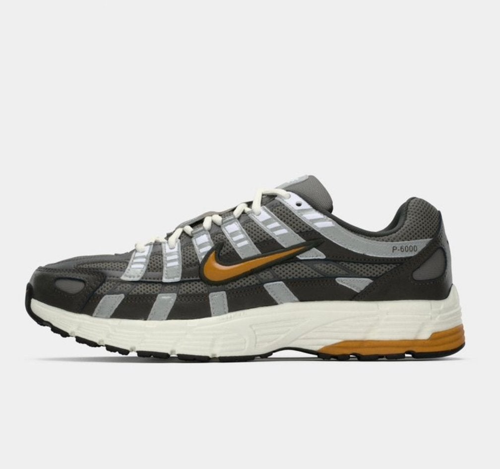 Nike P-6000 ‘Black Sequoia Ochre’ - maat 42.5, Product.Safety.ENEA@nike.com, Zwart, Nike, Nieuw