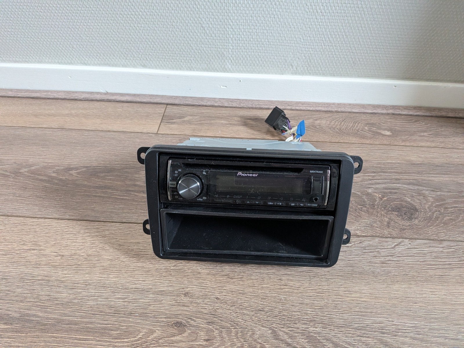 Pioneer Autoradio DEH-X3600UI met opbergvak en kabels, Ophalen of Verzenden