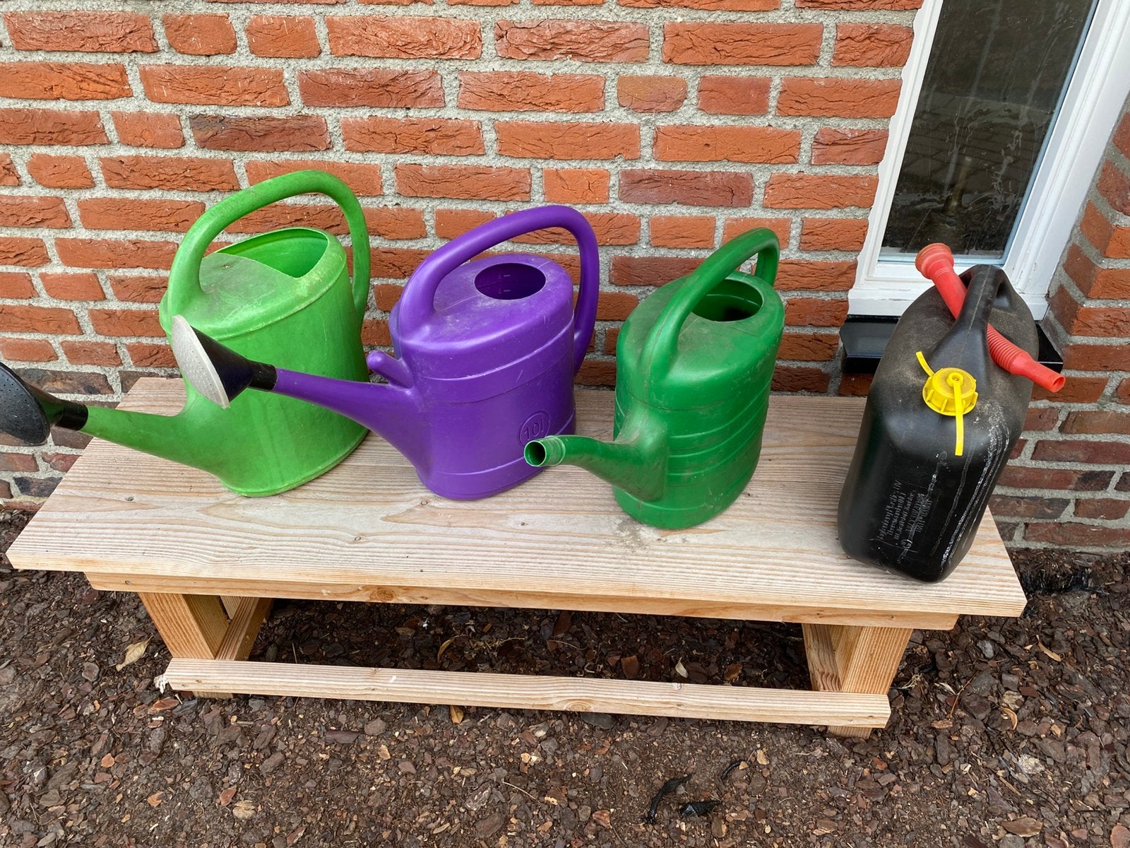 Te koop 3 gieters en een jerrycan €12 opgehaald, Ophalen, Zo goed als nieuw, Kunststof